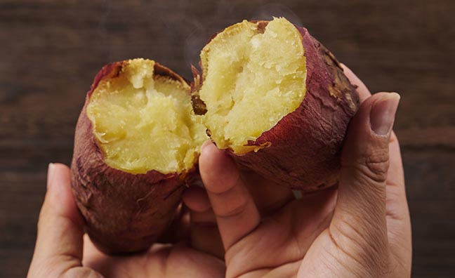 糖匠「紅蜜いも」の1番美味しい調理法は、やっぱり焼き芋!お菓子のような甘さをご堪能ください。