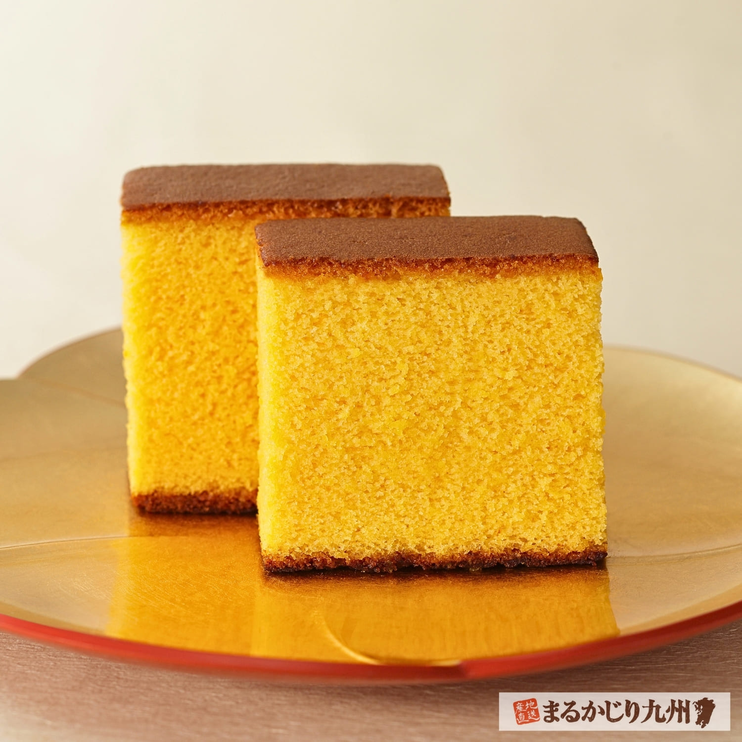 長崎・杉谷本舗の五三焼カステラを味わう卵黄のコクとしっとりした食感