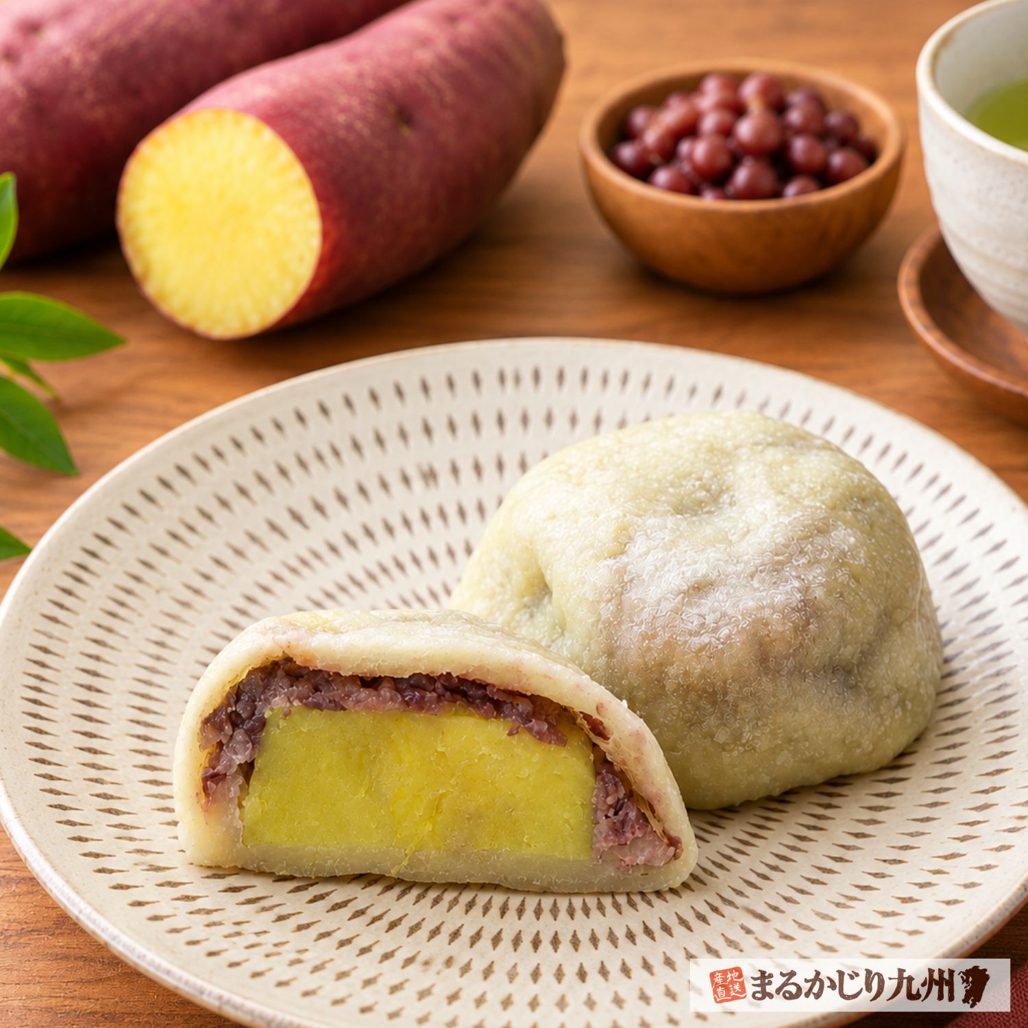 熊本名物いきなり団子の断面｜さつま芋と餡をもちもちの生地で包んだ郷土菓子