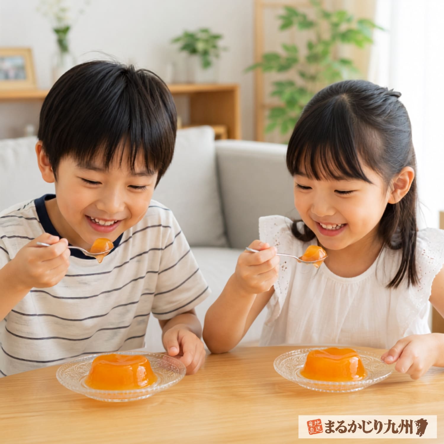 熊本メロンゼリーを笑顔で食べる子供