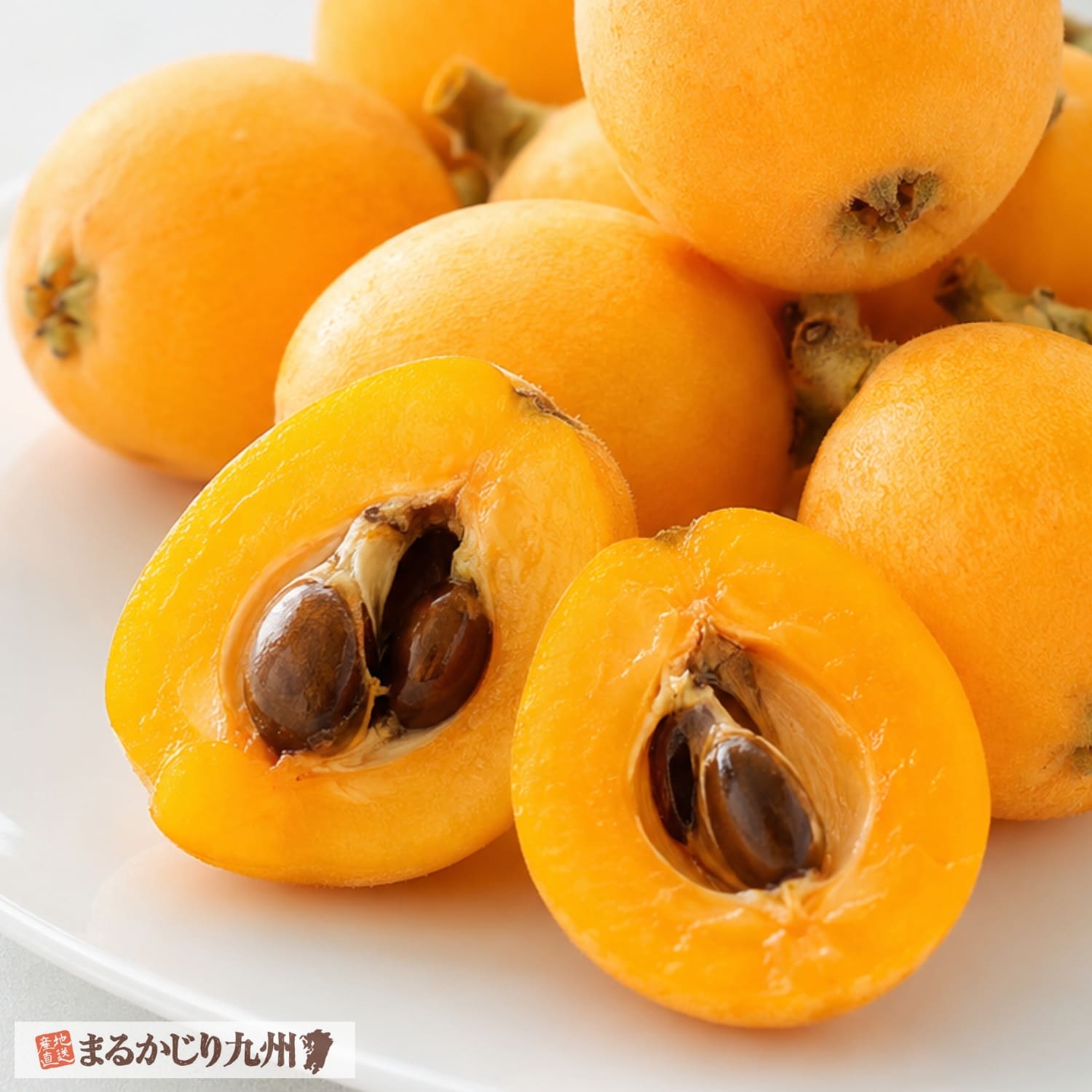 完熟大玉びわ。オレンジ色の肉厚な果肉