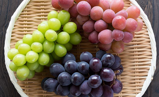 葡萄の中でも粒が大きいことで有名なピオーネ。