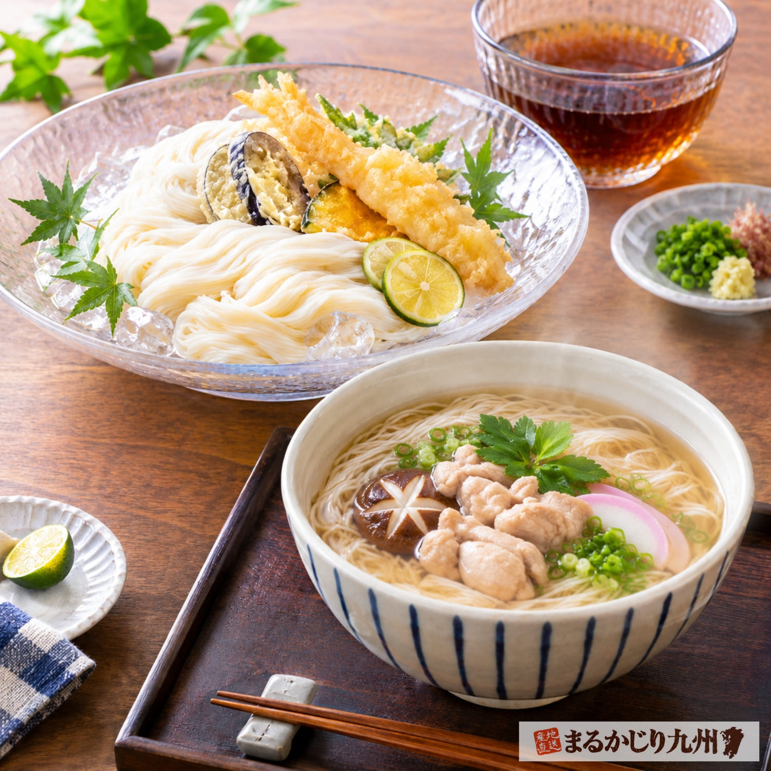 海老天を添えたそうめんと温かいにゅうめん